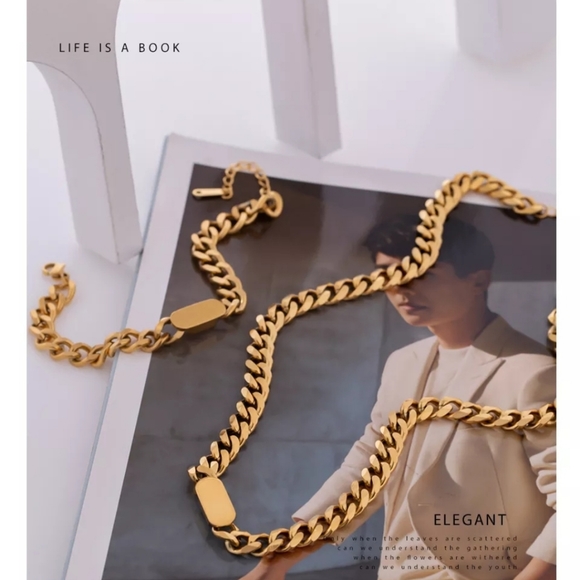 New, Gold Statement Bracelet - Picture 4 of 5